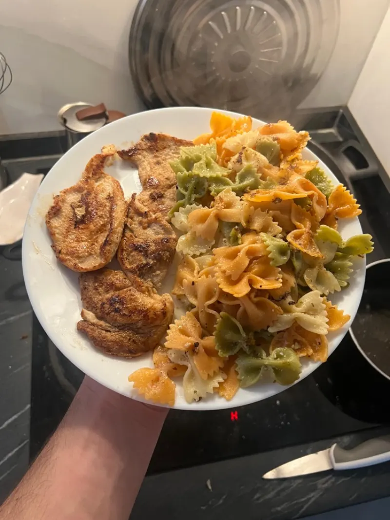 Almuerzo: Lomo · Pasta