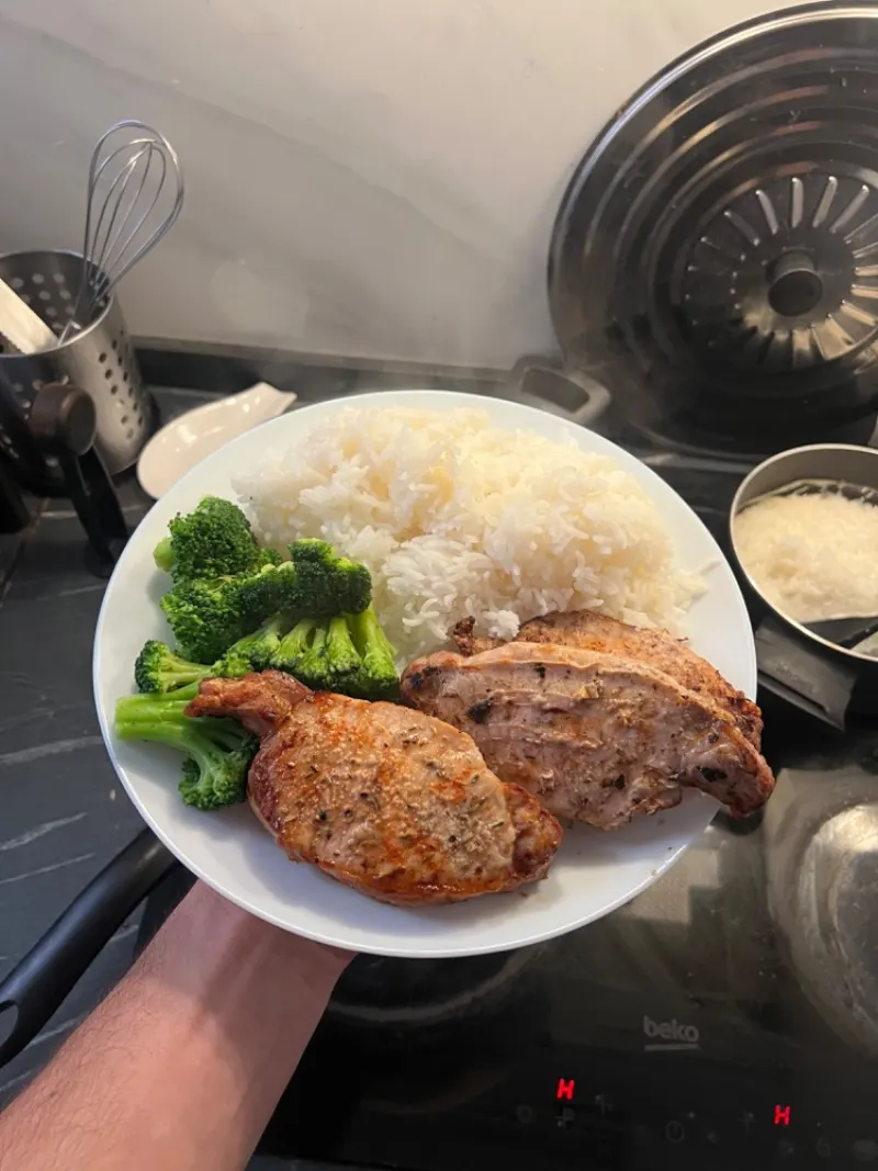 Almuerzo: Lomo · Arroz · Brócoli