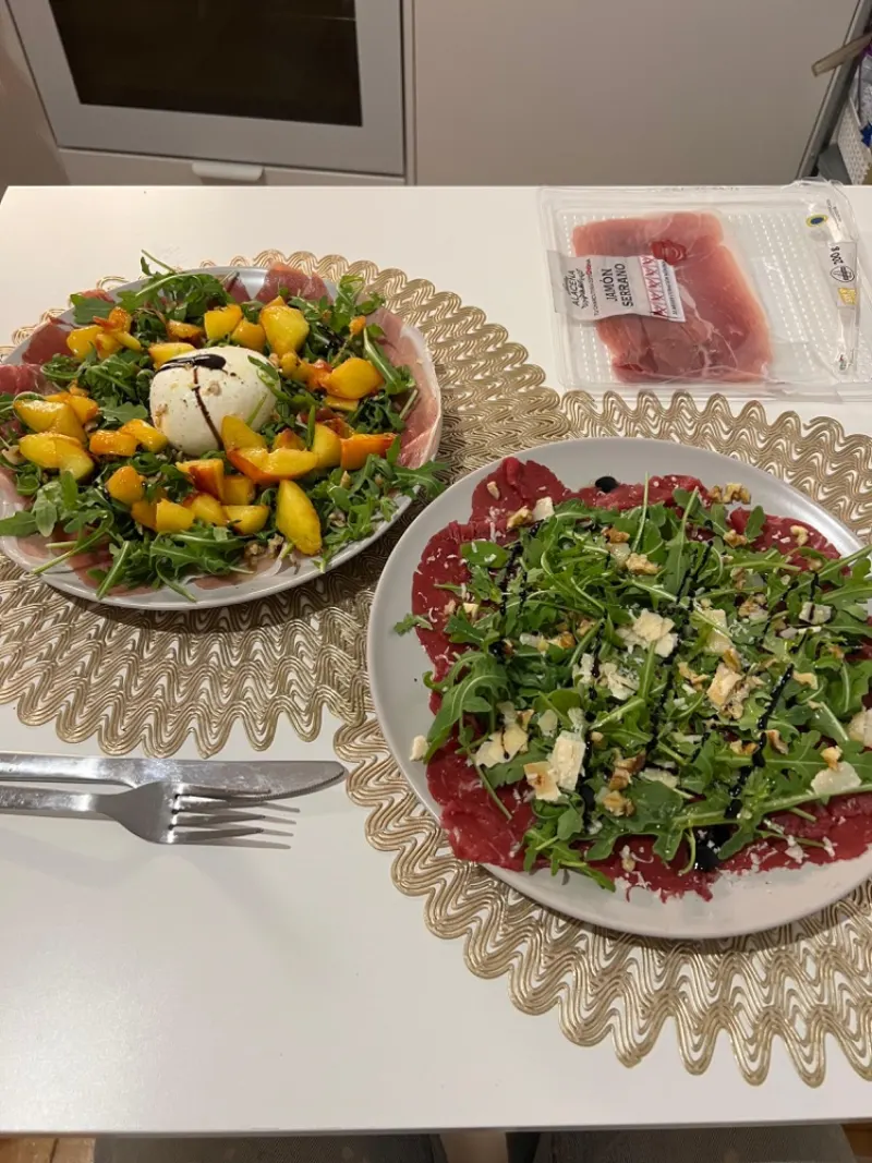 Cena: Carpaccio · Burrata · Rúcula